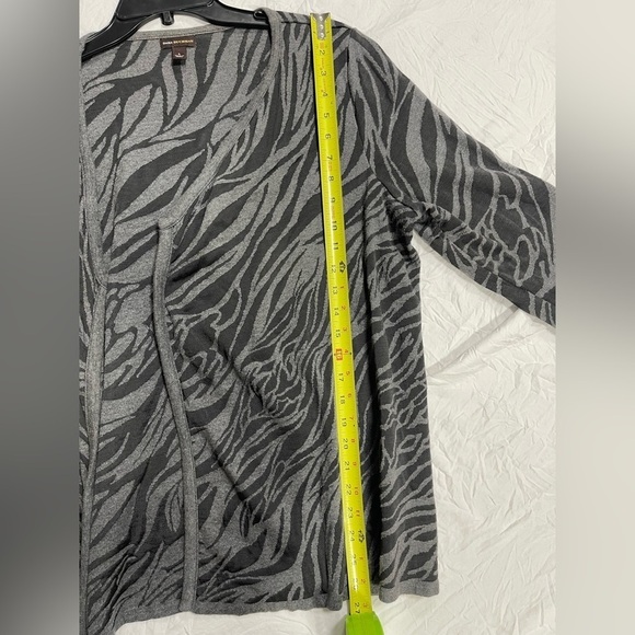 Dana Buchman gray and black animal print open front cardigan women’s size L - Picture 13 of 14